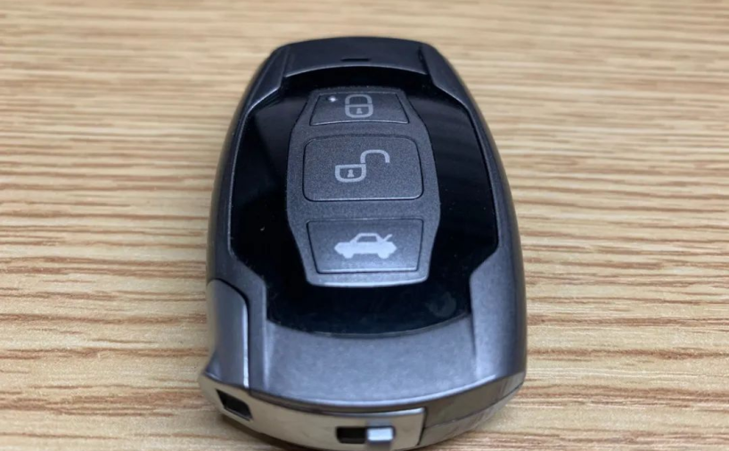 拆解比亚迪汽车钥匙